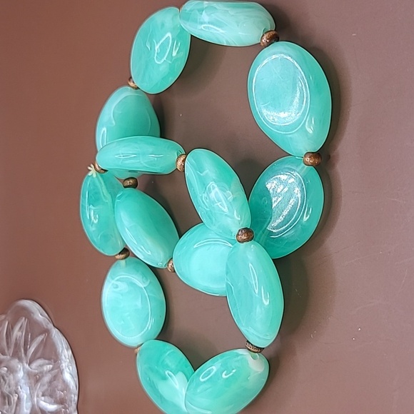 Two green faux stone stretch bracelets - Picture 1 of 5